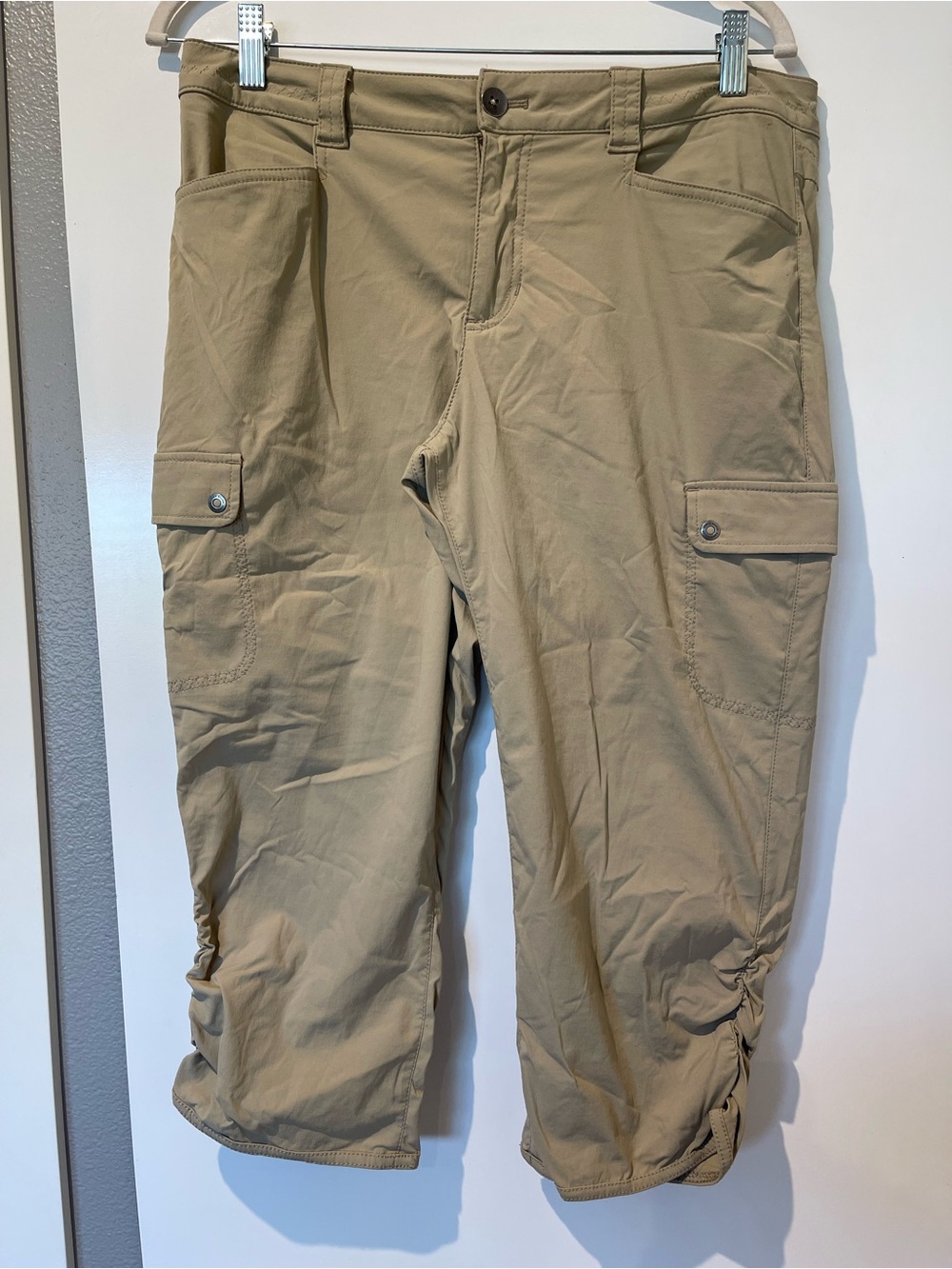 Eddie Bauer Women’s 10 Cargo Capri Hiking Pants Khaki Stretch Nylon Outdoor